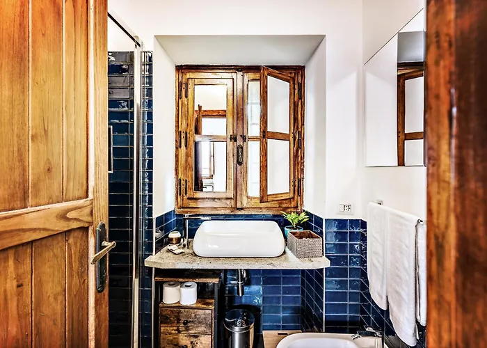 Maya Rhome Trastevere